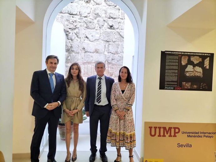 Rafael Sánchez, director general de Endesa en Andalucía, Extremadura, Ceuta y Melilla; Nieves López, directora de la UMIP en Sevilla; Antonio Gómez, director de la Cátedra Endesa; Alicia Sánchez,  codirectora de la Cátedra Endesa.