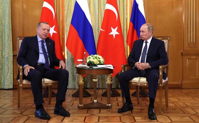 Archivo - Imagen de archvio de los presidentes de Turquía, Recep Tayyip Erdogan,y Rusia, Vladimir Putin.