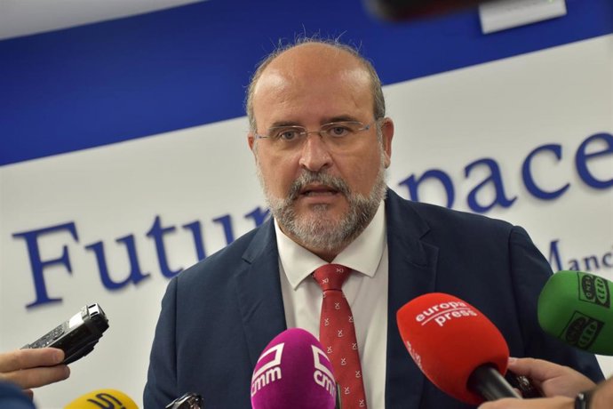 El vicepresidente de Castilla-La Mancha, José Luis Martínez Guijarro,