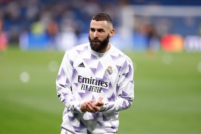 El delantero del Real Madrid Karim Benzema, durante un calentamiento.