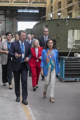 La ministra de Defensa, Margarita Robles, visita la fábrica General Dinamics, a 9 de septiembre de 2022, en Trubia, Asturias (España)