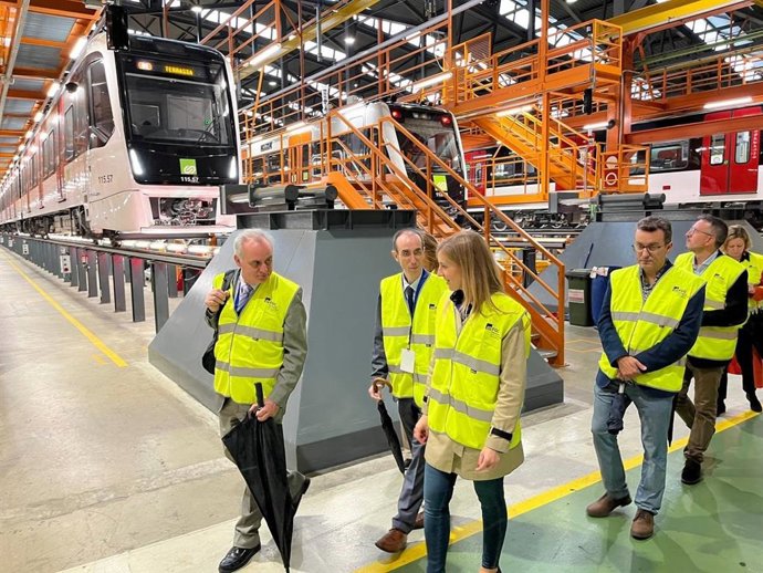 Visita dels representants diplomtics al centre d'operacions d'FGC a Rubí (Barcelona) 
