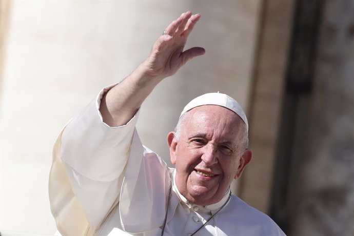 05 October 2022, Vatican, Vatican City: Pope Francis leads his Wednesday General Audience on St. Peter's Square. Photo: Evandro Inetti/ZUMA Press Wire/dpa