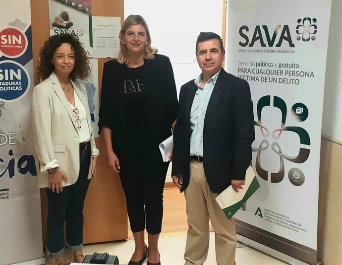 Visita de la delegada de Justicia de la Junta en Granada, Inmaculada Hernández, al SAVA