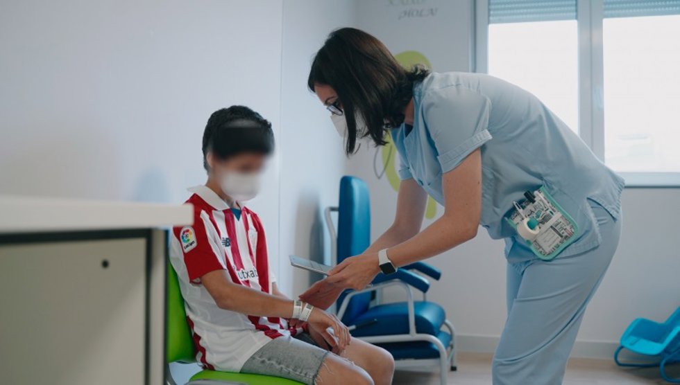 Una profesional sanitaria del servicio de Pedriatria del hsopital de Cruces.