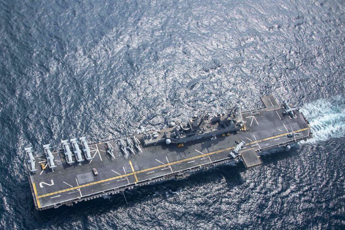 Archivo - El 'USS Essex' durante unas maniobras de la Quinta Flota de EEUU en el golfo de Omán
