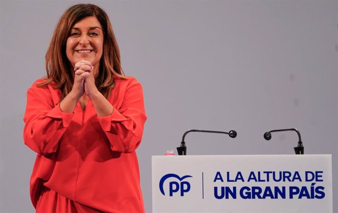 La presidenta del PP de Catanbria, María José Sáenz de Buruaga,  durante la clausura del XIII Congreso Regional del PP 