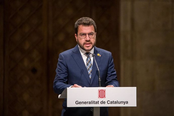 El president de la Generalitat, Pere Aragons, compareix en la Galeria Gtica del Palau de la Generalitat després que Junts hagi decidit sortir del Govern.