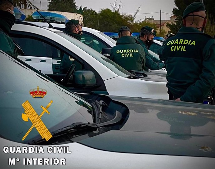 Archivo - Coches de la Guardia Civil.