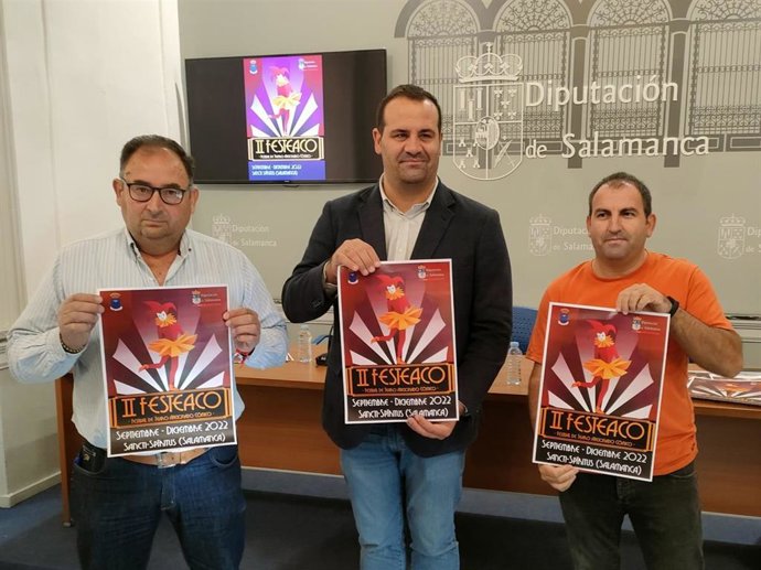 El alcalde de Sancti Spíritus, Bienvenido Garduño, el diputado provincial de Cultura, David Mingo, y el animador sociocultural del municipio, Jesús Molinero, de izquierda a derecha, en la presentación del festival