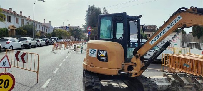 El área de Infraestructuras del Ayuntamiento de Palma inicia las obras para crear una nueva acera de unos 100 metros de longitud en la calle Pascual Ribot