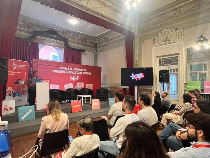 Gimena Llamedo, en la Escuela de Otoño de JSA