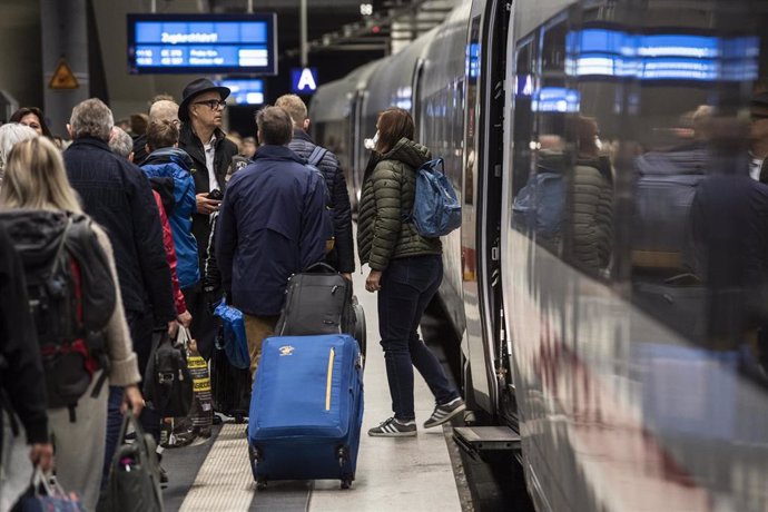 Pasajeros en una estación de tren de Berlín