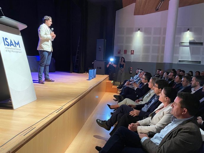Ayuntamiento, Diputación y Junta arropan a ISAM en la graduación de sus masters internacionales en agronegocios
