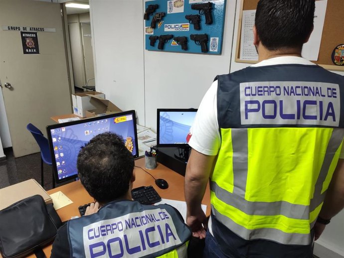 Policía Nacional detiene a dos hombres por detención ilegal y robo con violencia a un joven en Palma