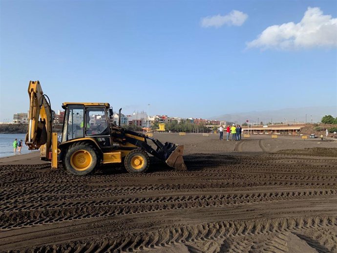Telde (Gran Canaria) desarolla acciones de emergencia en cuatro calas afectadas por 'Hermine'