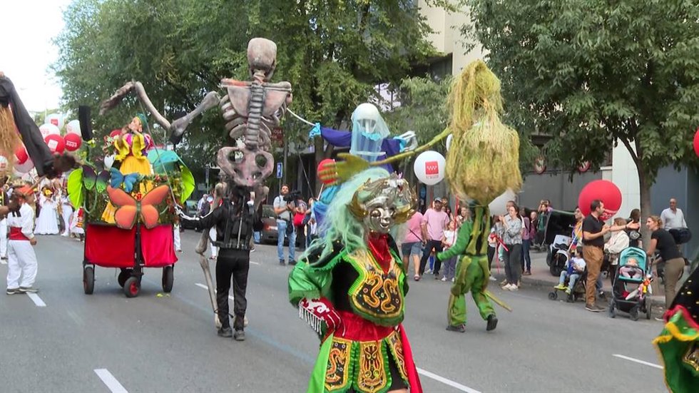 Madrid acoge la cabalgata de Hispanidad, mostrando el folclore de las culturas h