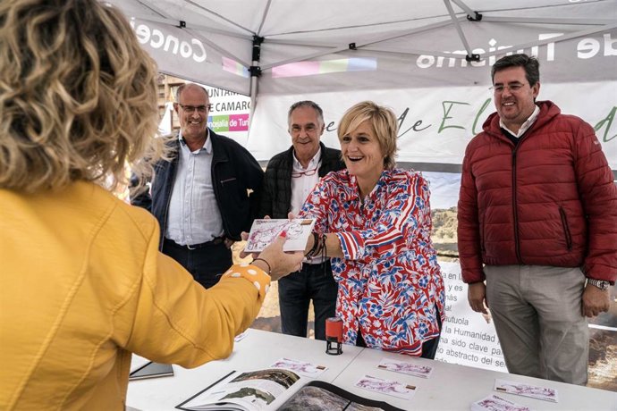Camargo acoge la presentación del sello de Correos, matasellos y sobre por del descubrimiento del friso de El Pendo