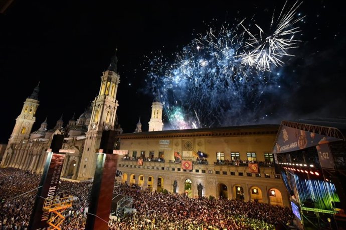 Un pregón a ritmo de jota inicia unas Fiestas del Pilar que se esperan masivas tras recuperar la normalidad.