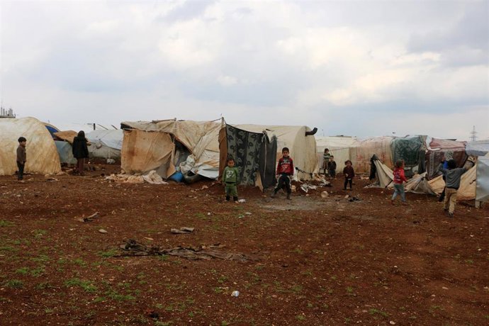 Archivo - Niños sirios padecen el invierno en Alepo 