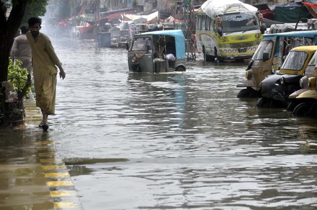 La OMS teme casi tres millones de casos de malaria en Pakistán a causa de las inundaciones Archivo - Imagen de archivo de inundaciones en Pakistán