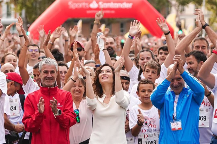 La presidenta de la Comunidad de Madrid, Isabel Díaz Ayuso, en la carrera solidaria del Hospital Niño Jesús.
