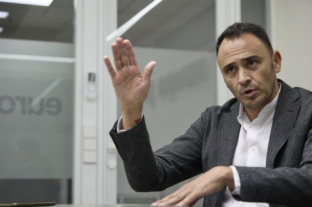 El precandidato de Podemos a la Alcaldía de Madrid, Roberto Sotomayor, durante una entrevista para Europa Press, a 7 de octubre de 2022, en Madrid (España). 