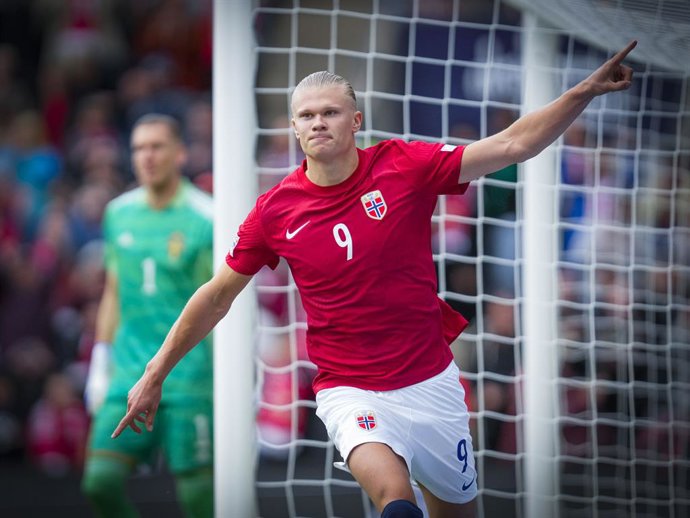 Archivo - El davanter Erling Haaland amb Noruega
