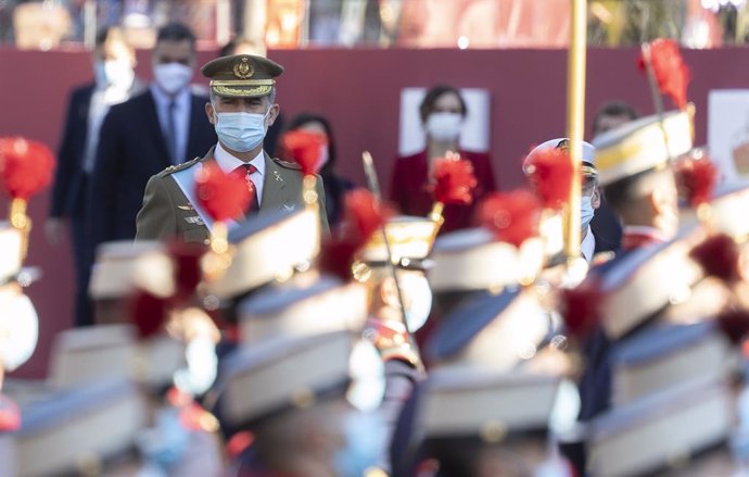 Archivo - El rey Felipe VI durante el acto solemne de homenaje a la bandera nacional y desfile militar en el Día de la Hispanidad, a 12 de octubre de 2021