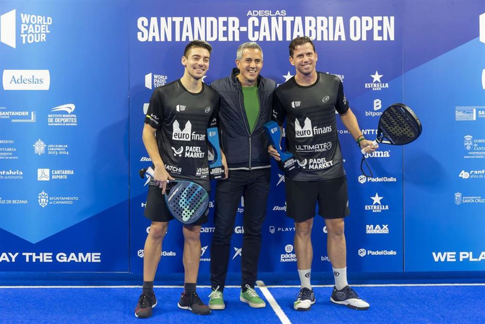 El vicepresidente, de Cantabria, Pablo Zuloaga, entrega los trofeos a Francisco Navarro y Martin Di Nenno