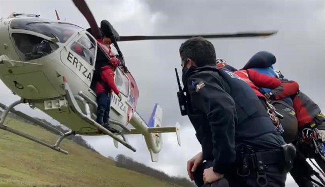 Archivo - El helicóptero de la Ertzaintza