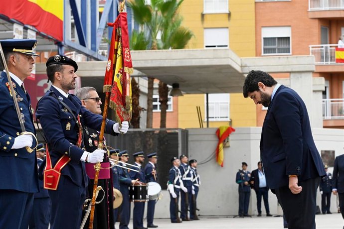 El presidente de la Comunidad, Fernando López Miras, asistió hoy en Alcantarilla al acto de Homenaje a la Bandera