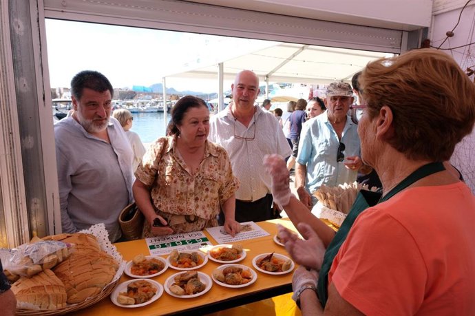 La consellera de Agricultura, Pesca y Alimentación, Mae de la Concha, visita la XIX Mostra de la llampuga