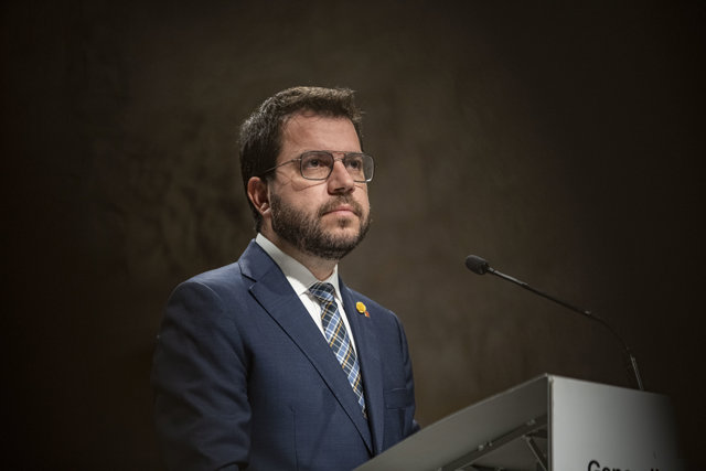 El presidente de la Generalitat, Pere Aragonès, comparece en rueda de prensa, en el Palau de la Generalitat, a 7 de octubre de 2022, en Barcelona, Cataluña, (España).