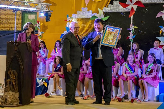 El pregón del alcalde inaugura las fiestas de La Hispanidad que están dedicadas a San Bartolomé.