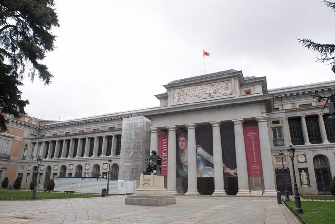 Archivo - Exterior del Museo del Prado, vacío durante el estado de alarma decretado por el coronavirus, en Madrid (España), a 16 de marzo de 2020.