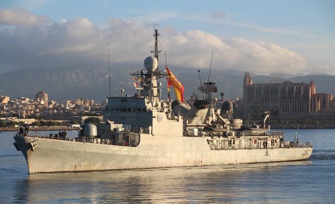El patrullero de altura 'Infanta Elena', con base en Cartagena (Murcia), concluye su última patrulla de vigilancia y seguridad marítima, tras casi 43 años de servicio
