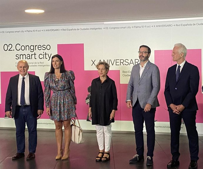El secretario de la Federación Española de Municipios y Provincias, Carlos Daniel Casares; la alcaldesa de Santander, Gema Igual; la delegada del Gobierno en Baleares, Aina Calvo; el alcalde de Palma, José Hila, y el alcalde de Logroño, Pablo Hermoso.