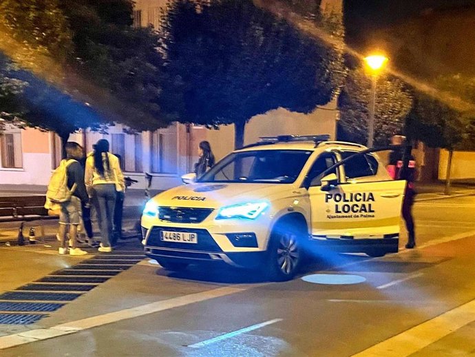 Control de la Policía Local de Palma en la plaza Santa Elisabet.