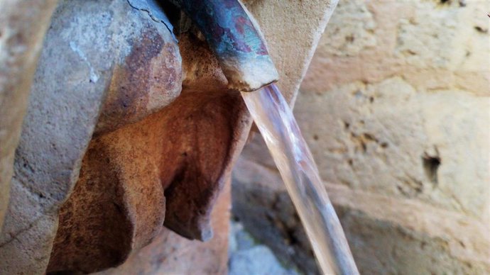 Archivo - Agua en una fuente