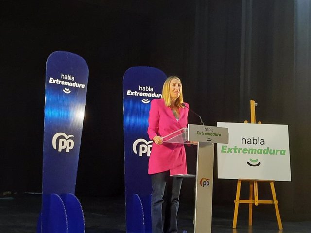 La presidenta del PP de Extremadura, María Guardiola, en la presentación del primer informe de 'Habla Extremadura'