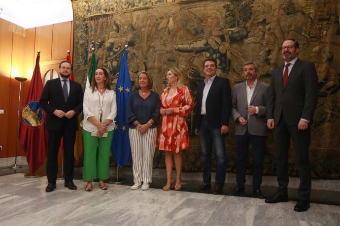 La consejera de Economía, Hacienda y Fondos Europeos de la Junta de Andalucía, Carolina España, en la visita al Ayuntamiento de Córdoba.