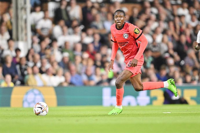 Archivo - Brighton & Hove Albion midfielder Enock Mwepu during the English championship Premier League football match between Fulham and Brighton and Hove Albion on August 30, 2022 at Craven Cottage in London, England - Photo Simon Traylen / ProSportsIm