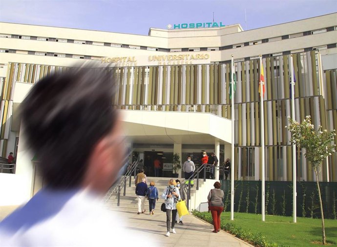 Entrada principal del Hospital Virgen Macarena.