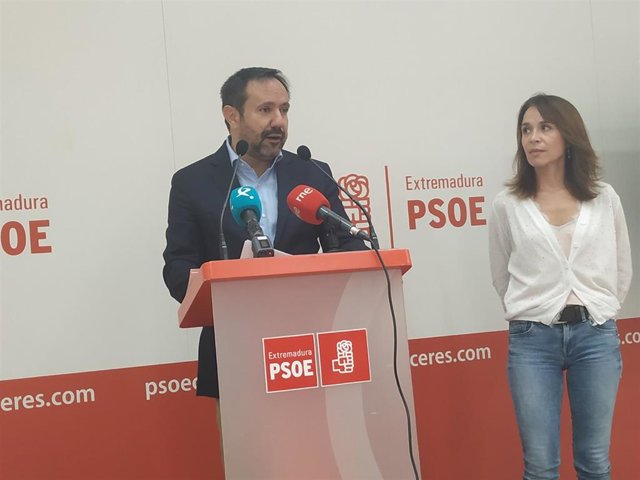 Los diputados del PSOE por la provincia de Cáceres, César Ramos y Belén Fernández