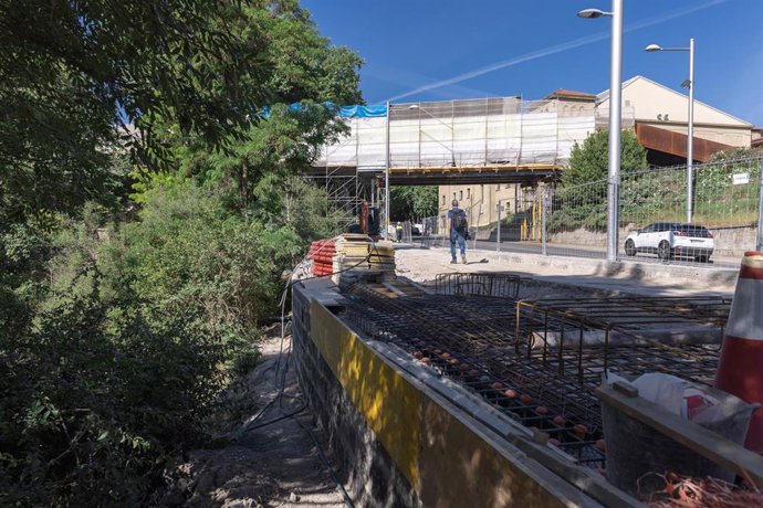 Archivo - Obras en la pasarela de Labrit.