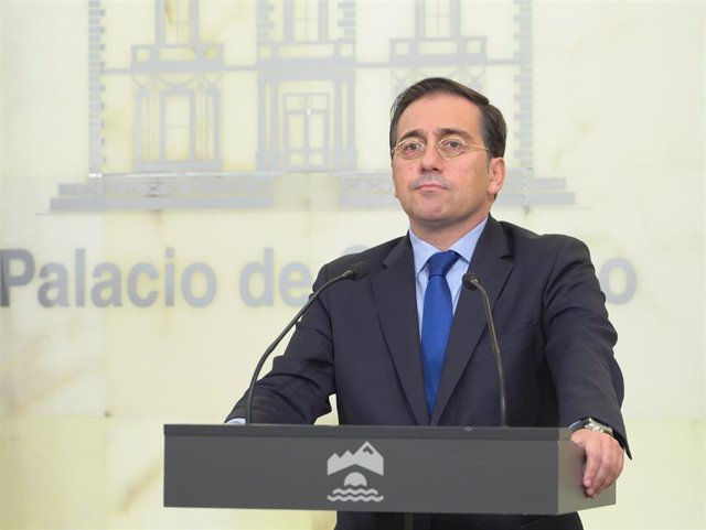 El ministro de Asuntos Exteriores, Unión Europea y Cooperación, José Manuel Albares, interviene en el Palacio del Gobierno riojano, a 30 de septiembre de 2022, en Logroño, La Rioja (España)