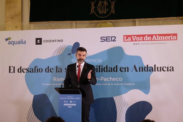 Fernández-Pacheco en una conferencia en Almería