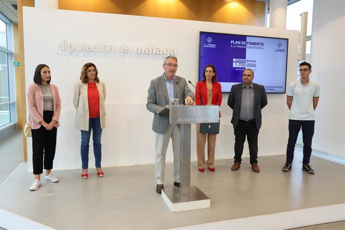 El presidente de la Diputación ha presentado el Plan Primera Oportunidad de 2022 en el sede de la institución.