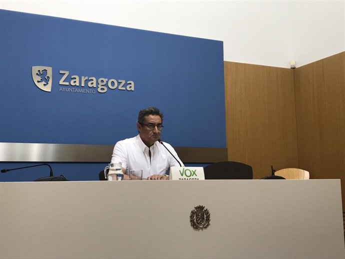 Archivo - El portavoz de VOX en el Ayuntamiento de Zaragoza y presidente del comité ejecutivo provincial del partido, Julio Calvo